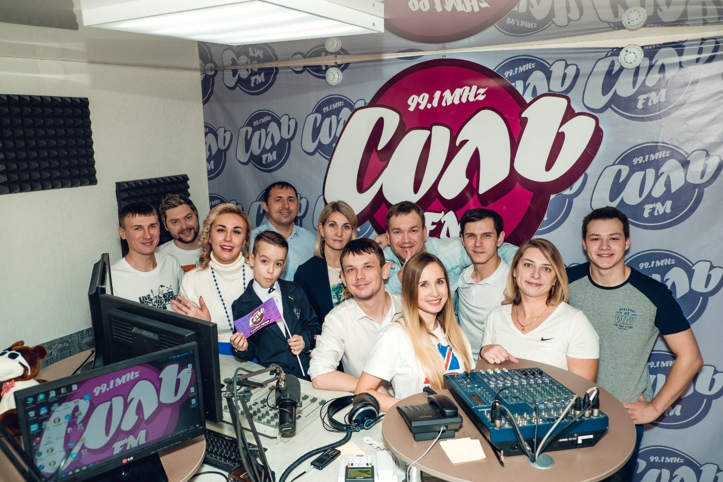 Первый коллектив радиостанции Соль FM в студии